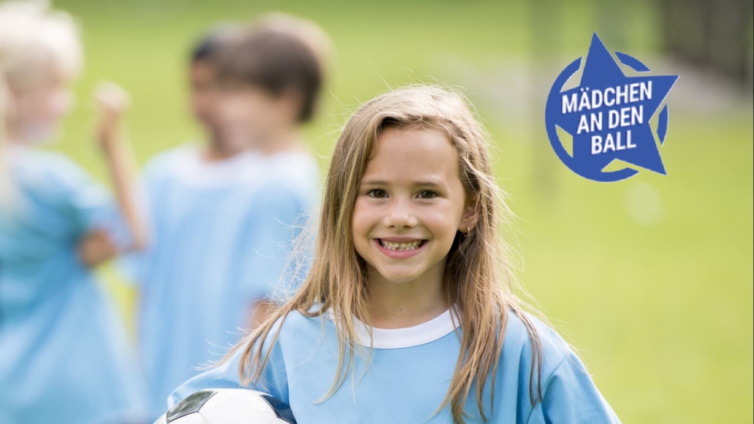Mädchen an den Ball - Fußballtraining für Mädchen inklusiv und kostenfrei