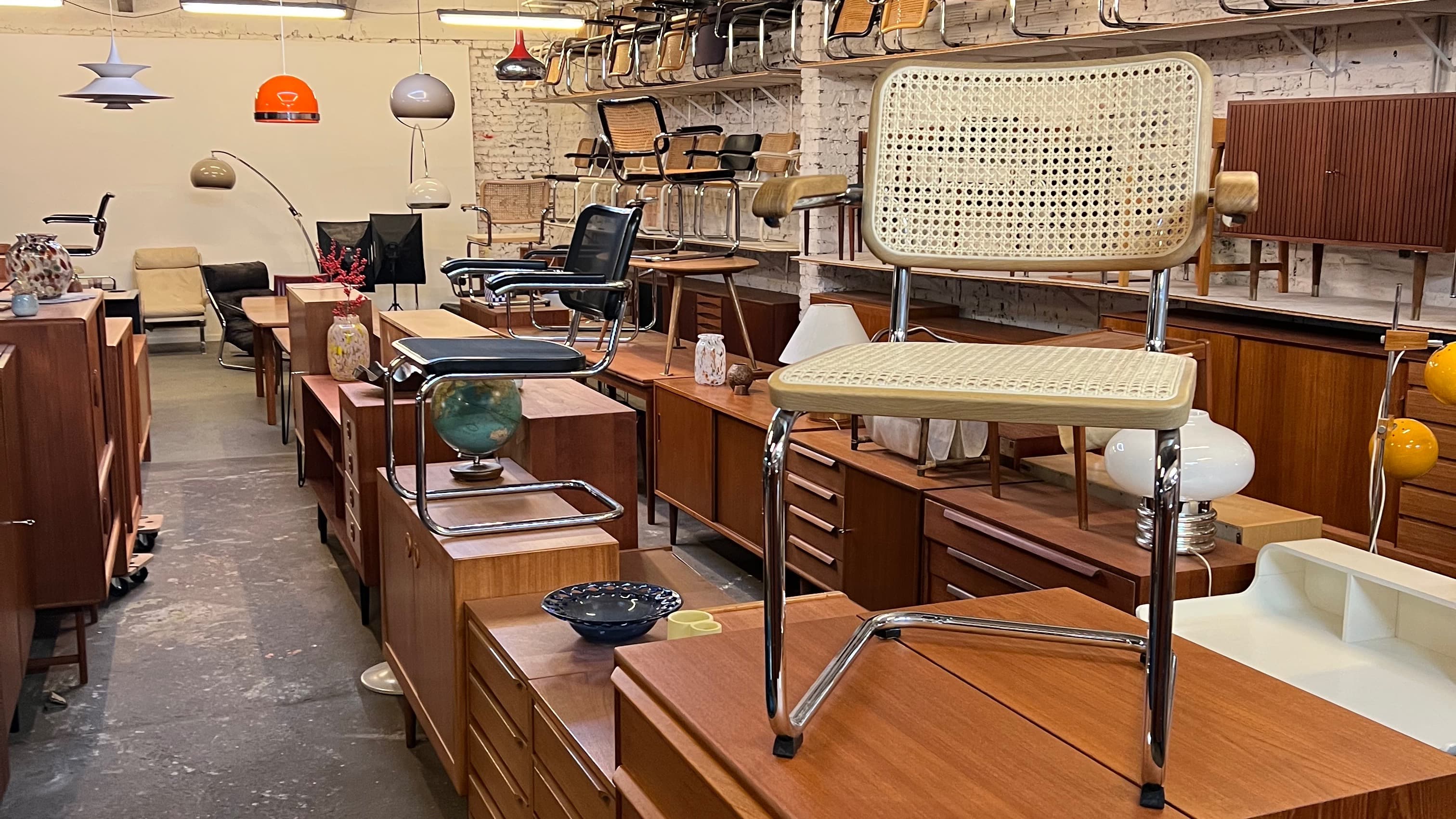 Squilson Vintage - Möbel, Thonet- & Designklassiker Lagerverkauf Ehrenfeld