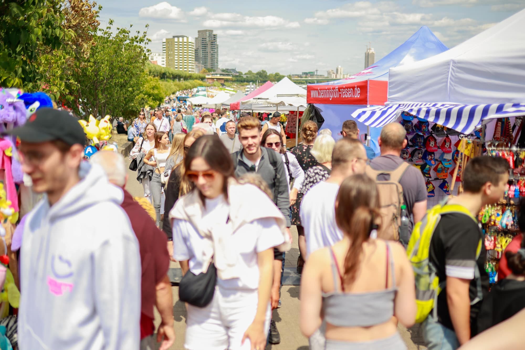 Rheinuferfest auf der Rheinuferpromenade