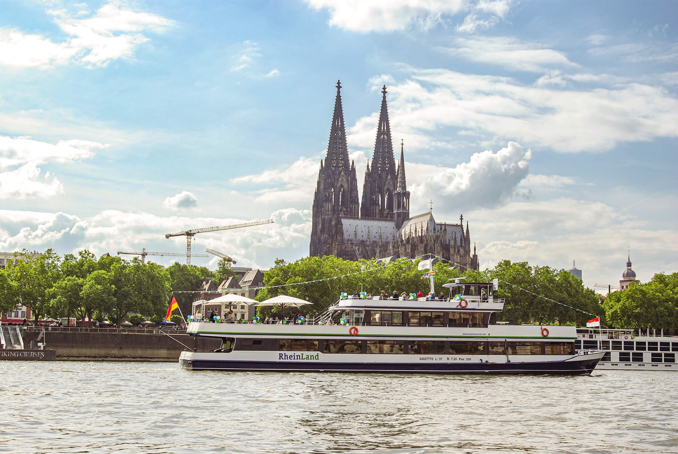 Panoramafahrt auf dem Rhein