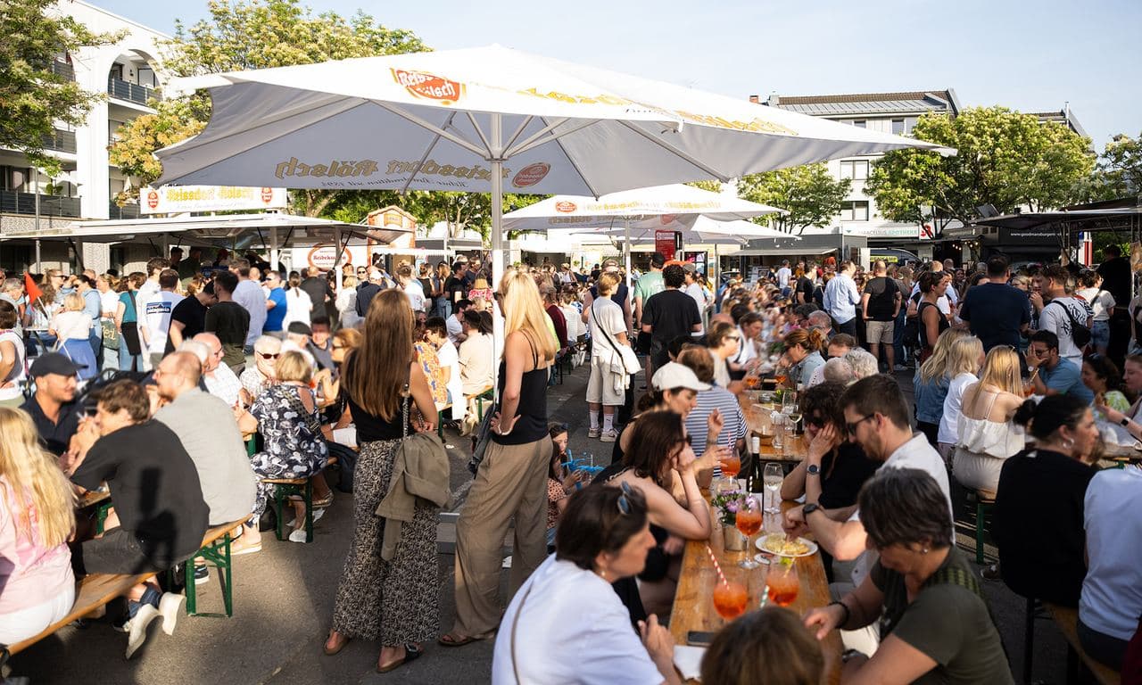 Feierabendmarkt auf dem Hermeskeiler Platz