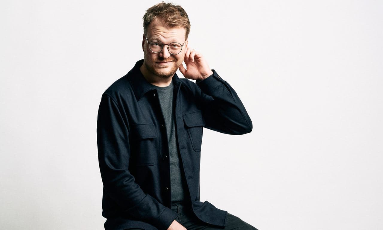Maxi Gstettenbauer – KOMPLETT ABSURD – Preview