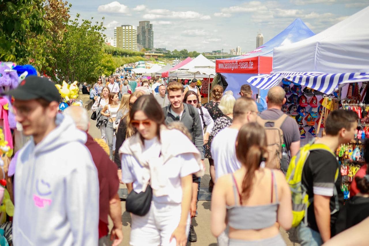 Rheinuferfest auf der Rheinuferpromenade