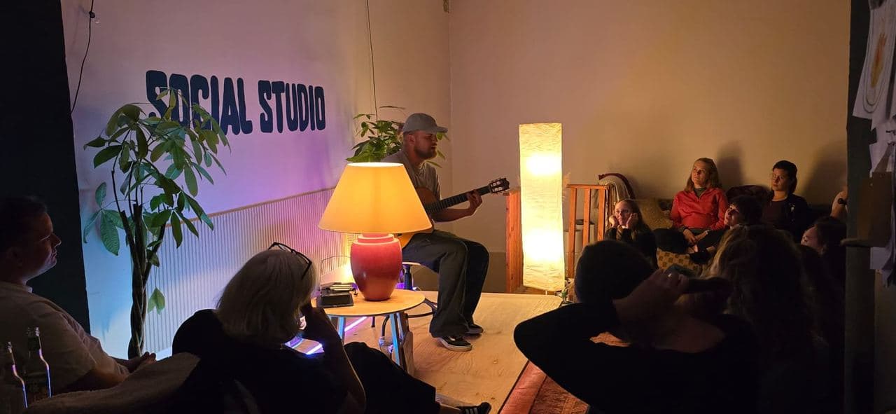 Social Studio unplugged