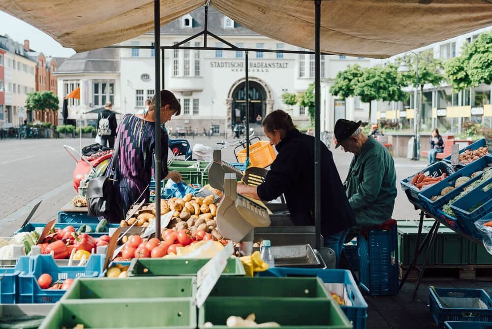 Wochenmarkt auf dem Neptunplatz